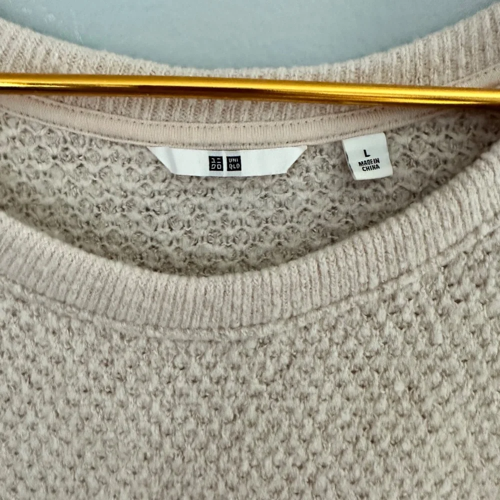 UNIQLO CREAM LONG SLEEVE SWEATER - Picture 2 of 4
